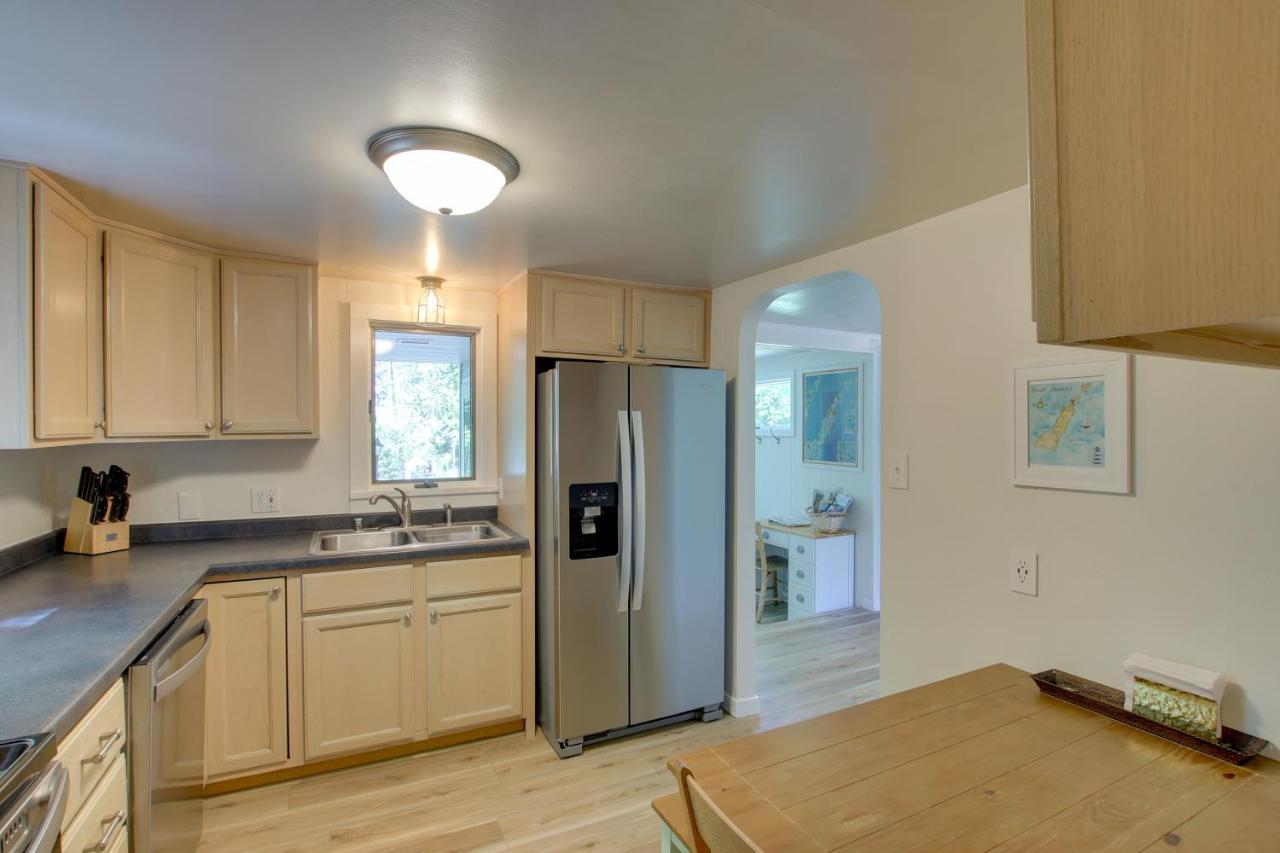 Updated Home With Deck 2 Mi To Sister Bay Beach! Exteriör bild